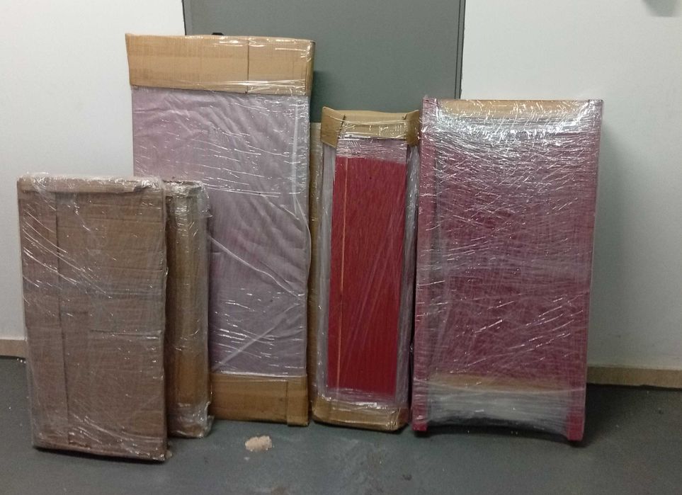 Vendo Mobília de Quarto, Mesas de cabeceira e Cómoda