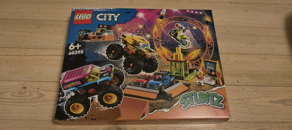 LEGO City 60295 Arena pokazów kaskaderskich - seria Stuntz, nowe