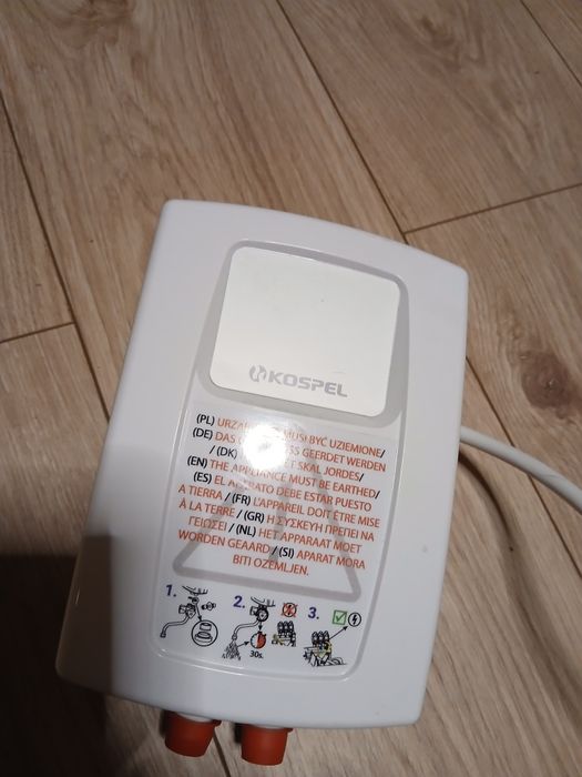 Elektryczny przepływowy podgrzewacz wody