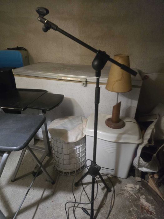 Tripé para microfone + cabo microfone