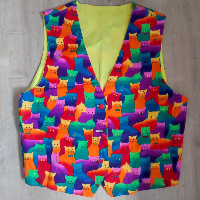 Жилет с котиками