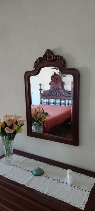 VENDO Conjunto: Cama+Mesas de cabeceira+Cómoda+Espelho+Cadeira+Estrado