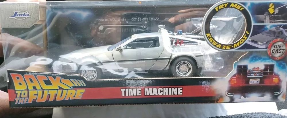 Jada Toys 1:24 delorean time machine flying wheel  back to the  future