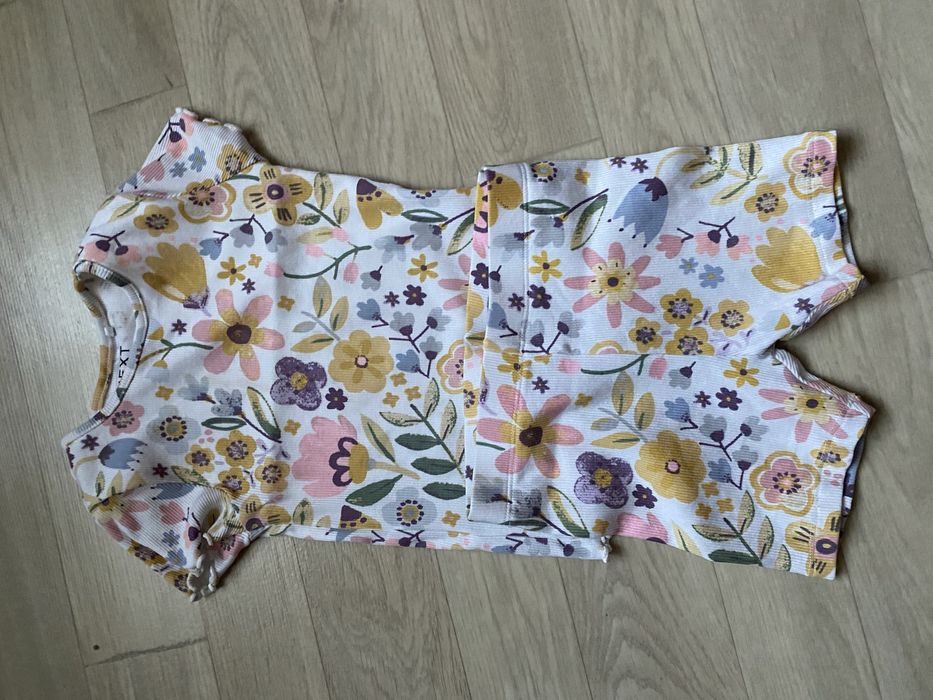 Продам детский костюм в рубчик