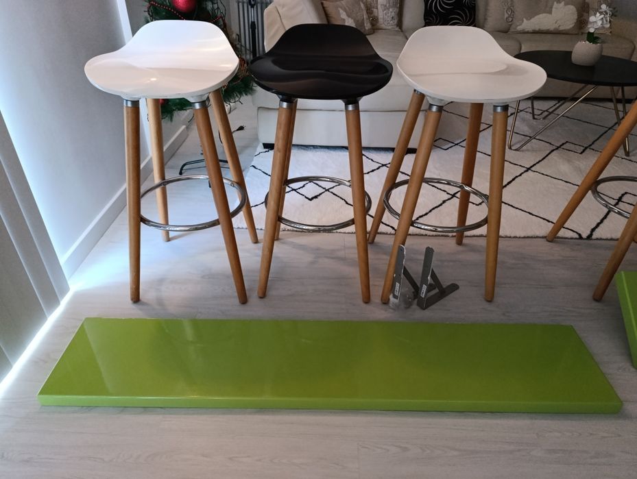 5 Cadeiras Altas Design + 2 Prateleiras | Excelente Estado.......