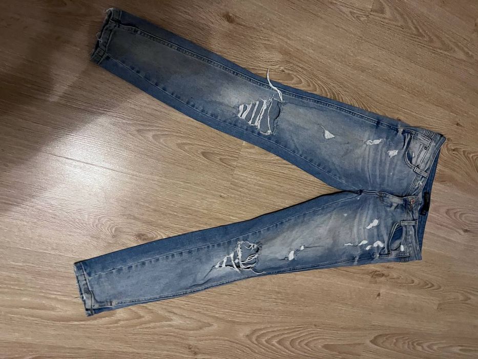 Jeansy damskie z rozdarciami. Idealny stan. Rozmiar XS. Zara.