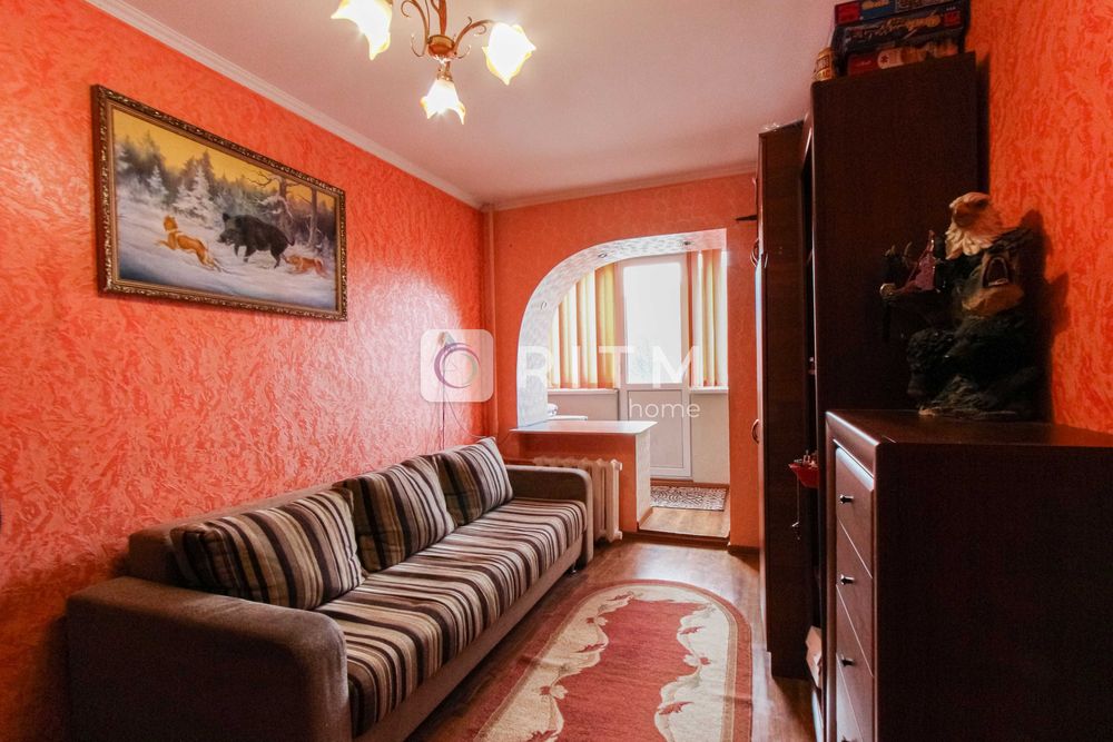 4-к. квартира з меблями та ремонтом за вул. Відродження