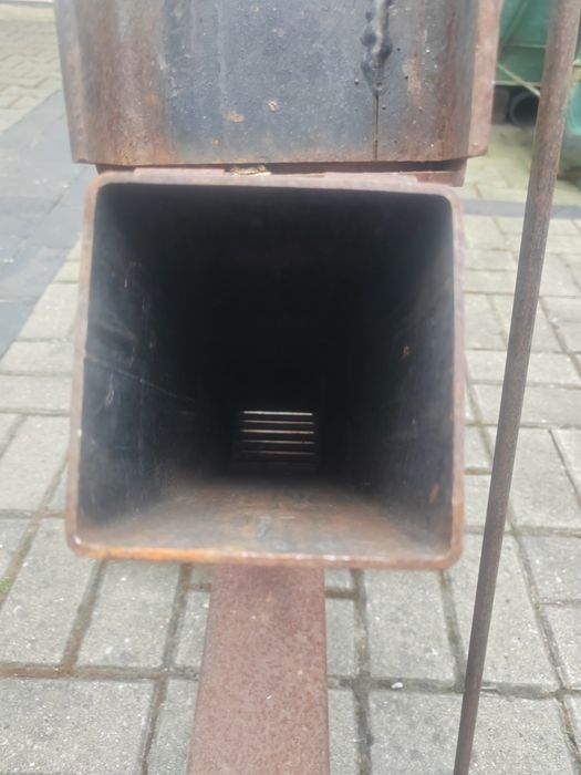 Duży piec rakietowy