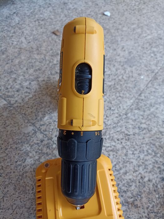 Berbequim DEWALT DC740KA 12Vdc