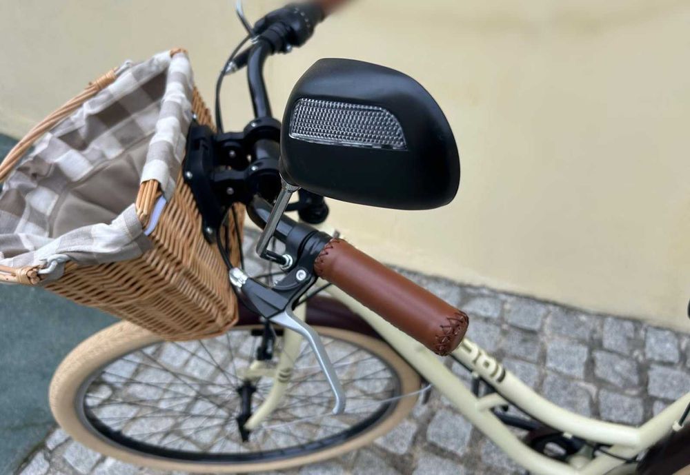 Bicicleta roda 28 com cestos, luzes e retrovisores