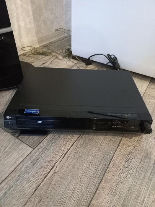 Домашний кинотеатр LG XH-T5020X (акустическая система 5.1 500Вт)