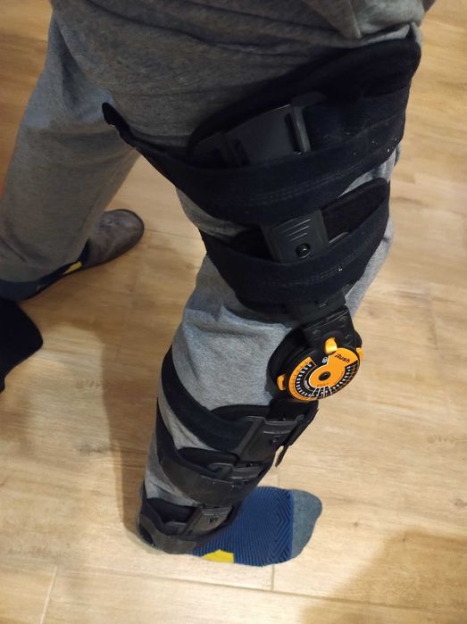 Orteza stabilizator stawu  kolanowego.