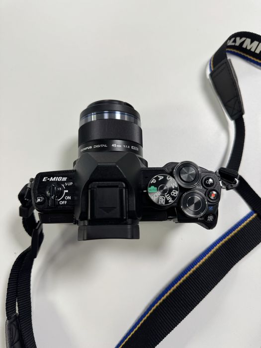 Olympus OM-D E-M10 Mark III