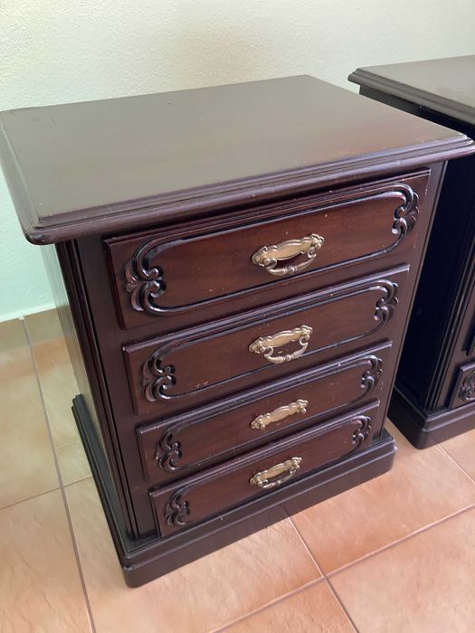 Par de mesas de cabeceira