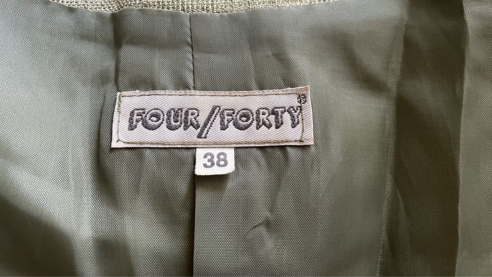 Kostium damski ze spodniami