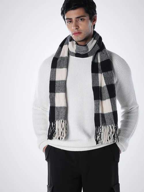 Білий в'язаний светр - найкращий подарунок на Новий рік