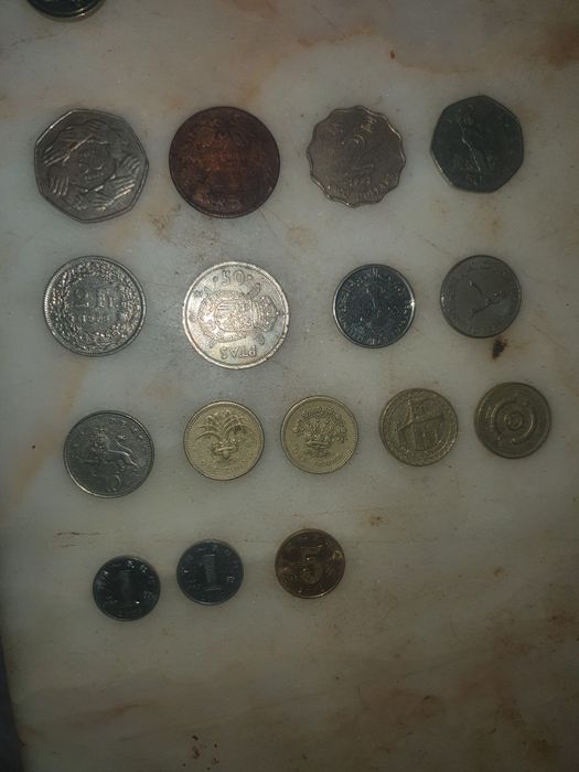Moedas antigas em bom estado