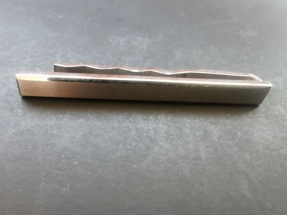 Заколка для галстука.