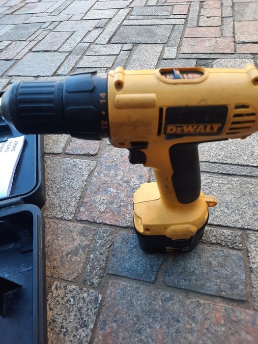 Укумуляторний шуруповерт DeWalt