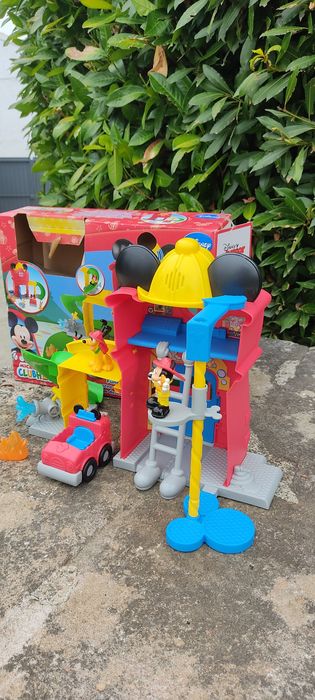 Estação de bombeiros Mikey Mouse
