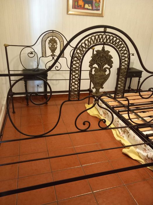 Cama de casal rústica em ferro