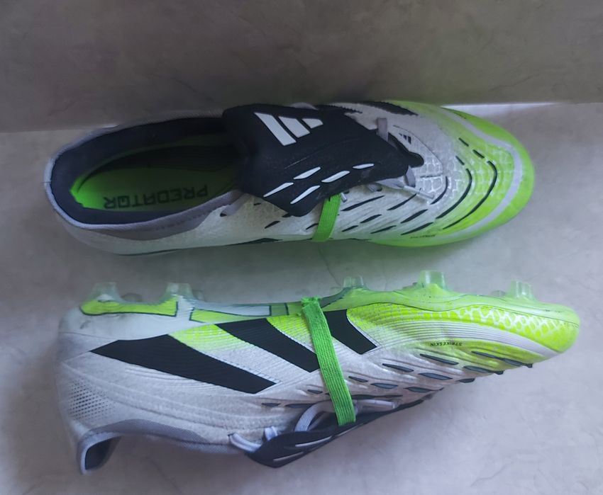 профессиональные футбольные бутсы Adidas Predator Pro с артикулом JS4071