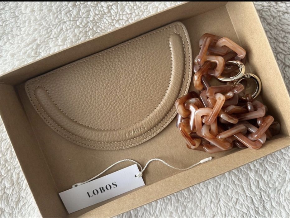 Lobos przypinka i łancuch mini Q nowe