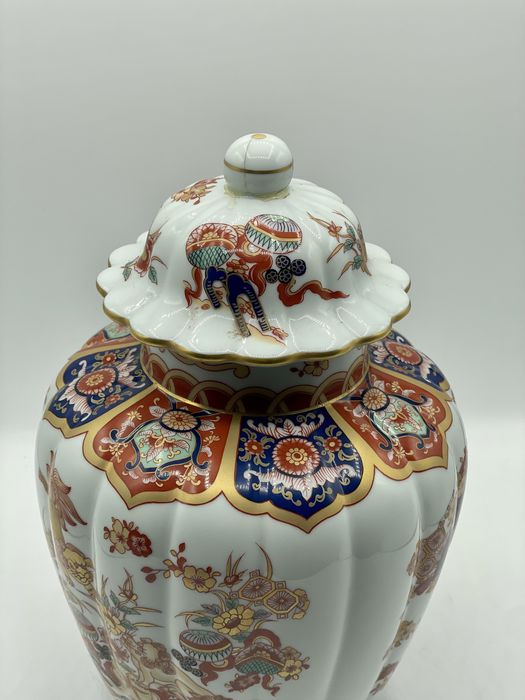 Vaso pote padrão samurai, da Vista Alegre