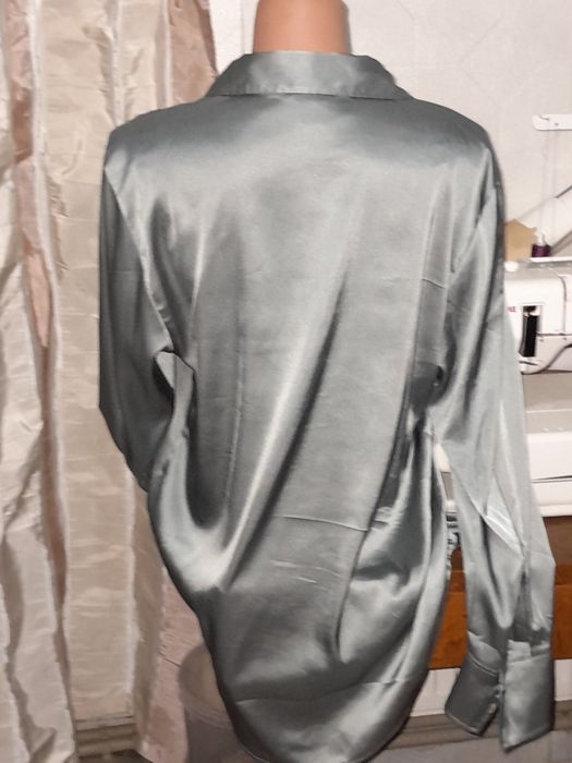 Продам шёлковую блузу 56 размера