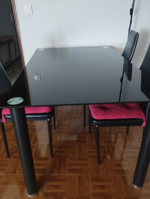 Mesa de jantar em vidro