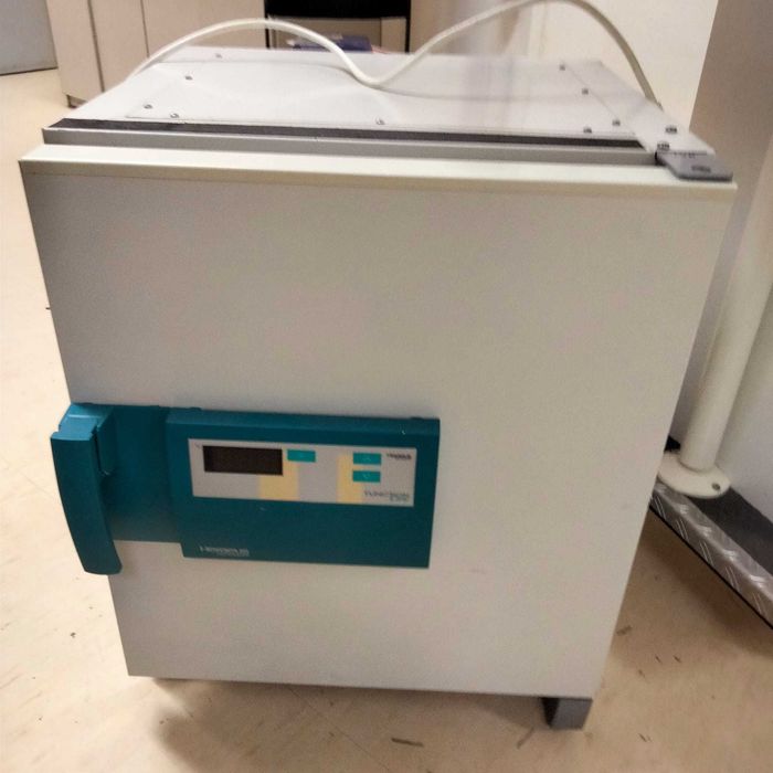 Incubadora  Microbiológica HERAEUS  KENDRO UB20 233L.