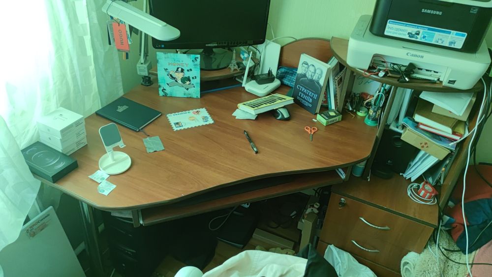 Стіл комп'ютерний