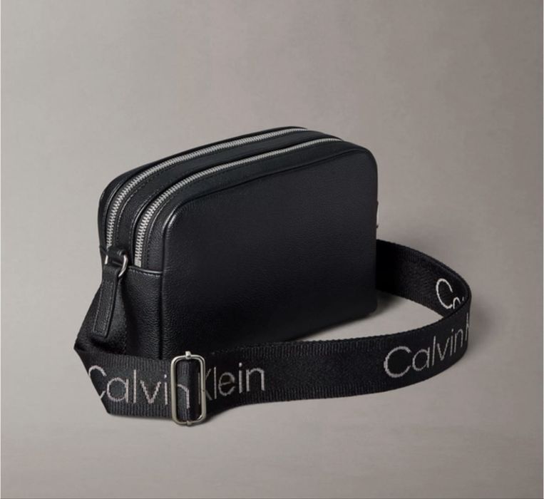 Сумка кросбоді Calvin Klein з двома змійками