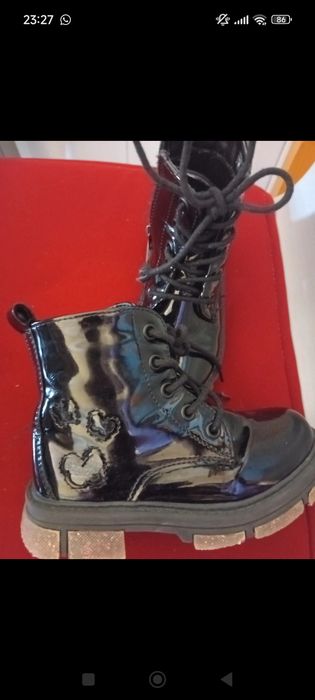 Botins pretos para criança