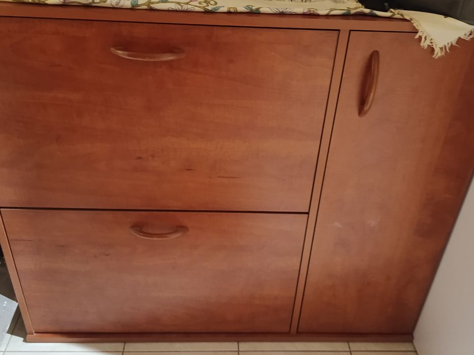 Szafka na buty z półkami