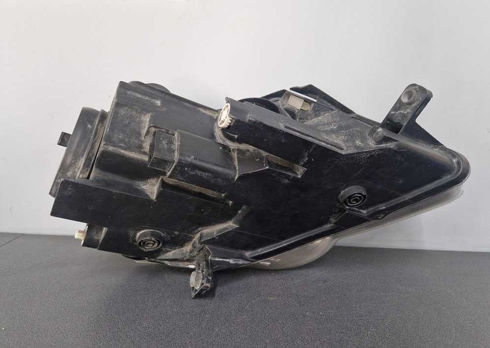 Volkswagen Passat B6 05r.-  Lampa Przód Lewa