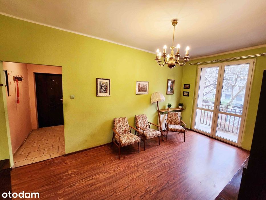 centrum,2 pokoje,1 piętro,balkon,