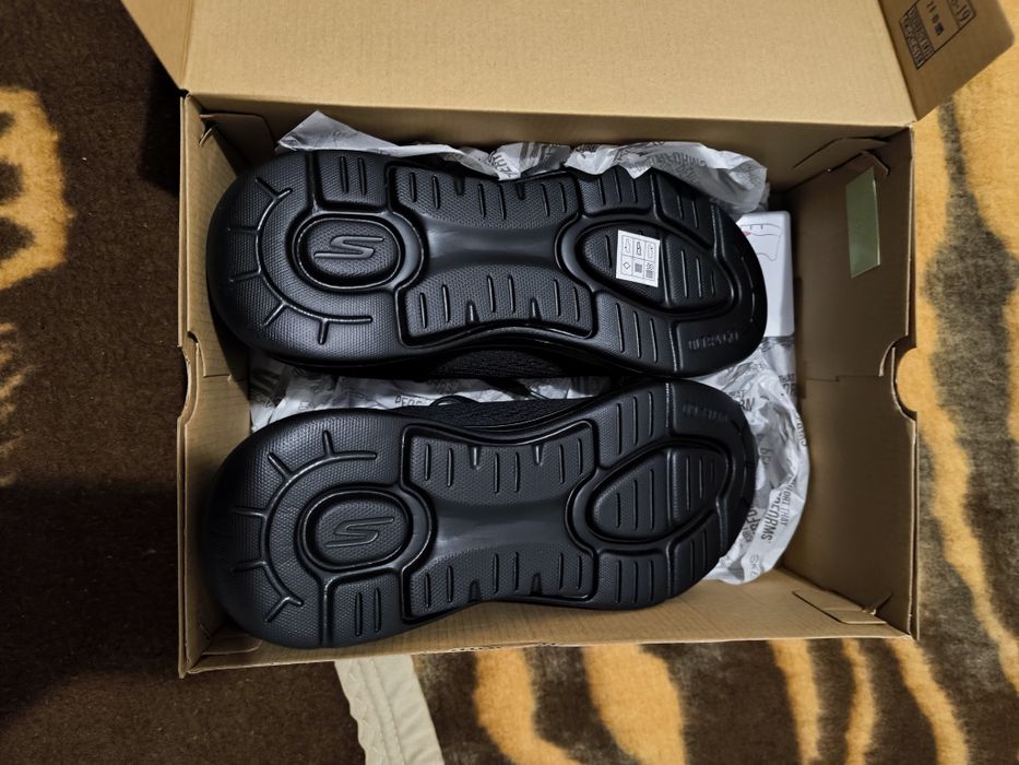 Vende se sapatilhas go walk archfit tamanho 43 pretas