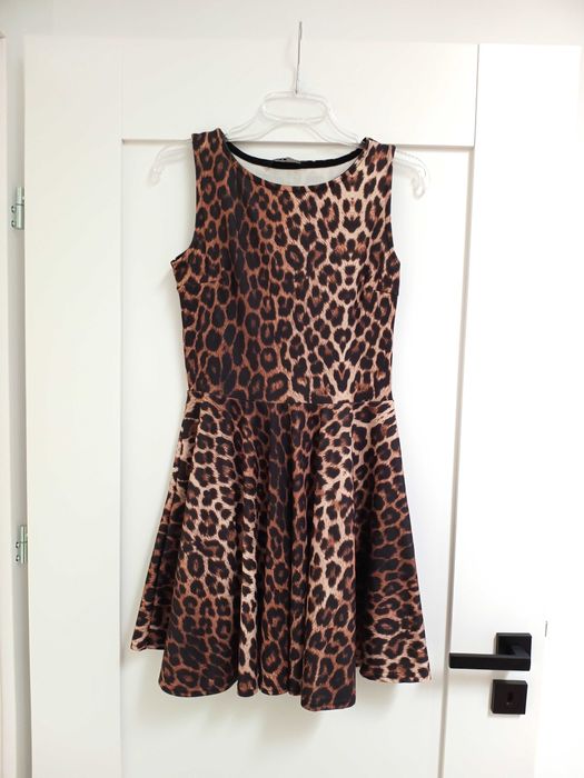 panterkowa rozkloszowana sukienka w panterke 38M panterkowa krotka