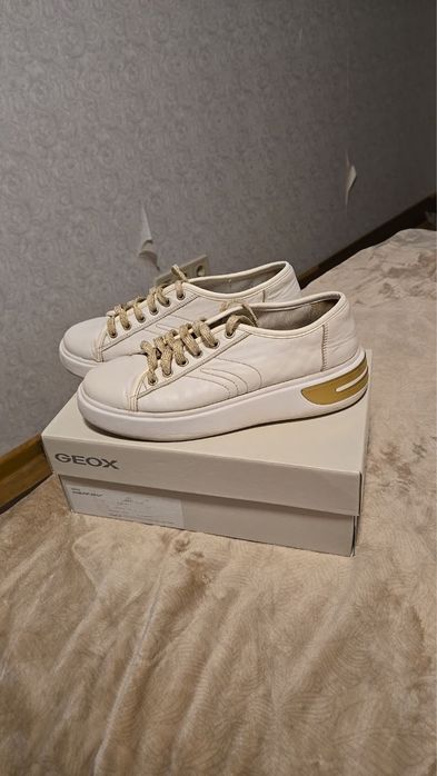 Продам шкіряні кеди Geox