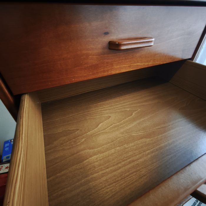 Camiseiro usado  mas em bom estado.