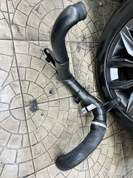 Volkswagen Tiguan патрубок інтеркулера  5QN 145 762
