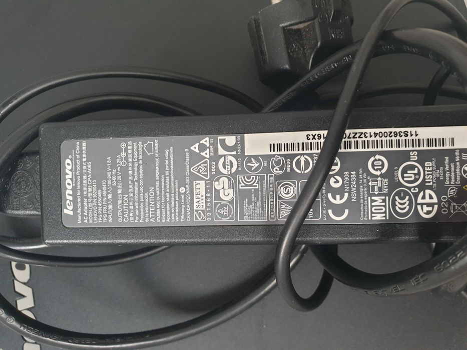 Komputer, laptop Lenovo B575e w zestawie z ładowarką