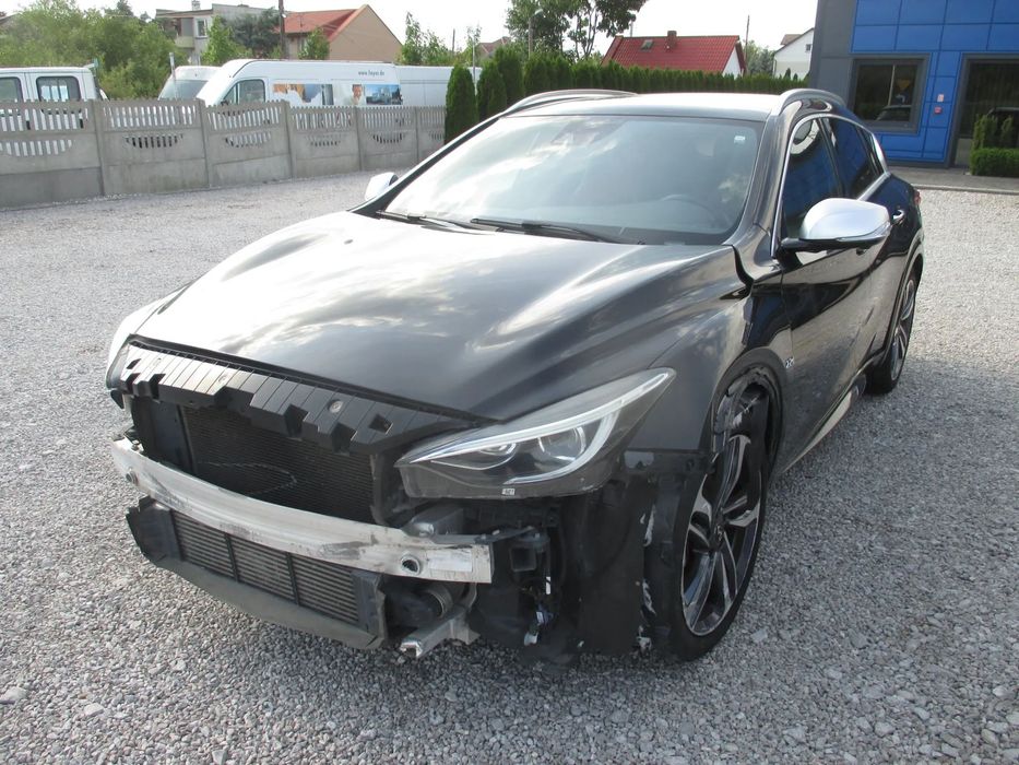 Infiniti Q30