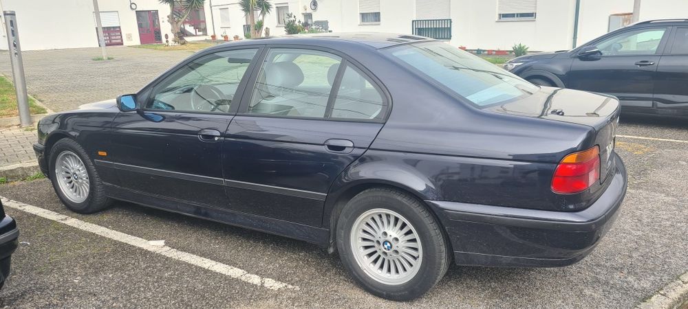 BMW 520i em ótimo estado pouco rodado