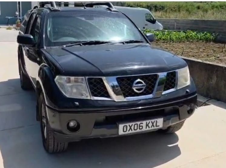 Nissan Navara D40 2.5 dci auto para peças todo o Material disponível envios em 24h