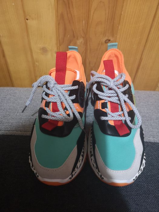 Modne buty sportowe damskie