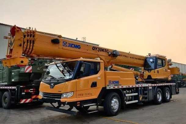 Послуги автомобільним краном 30т