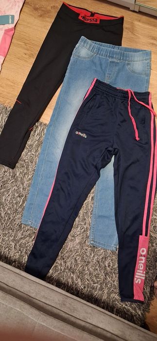 Trzy pary sportowych leginsów dziewczęcych 134/140.
