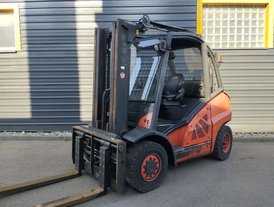 Linde H40T-02  wysokość podnoszenia 4,6 m.